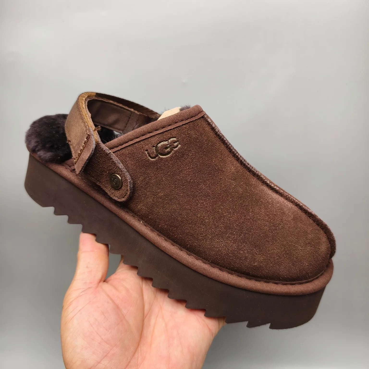 💰440 UGG sheepskin all-in-one snow boots 6734 thick-soled magic buckle dual-purpose slippers Color: Maroon Black Chocolate Matching code: 35-40